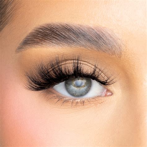 chloe elizabeth lashes dupe